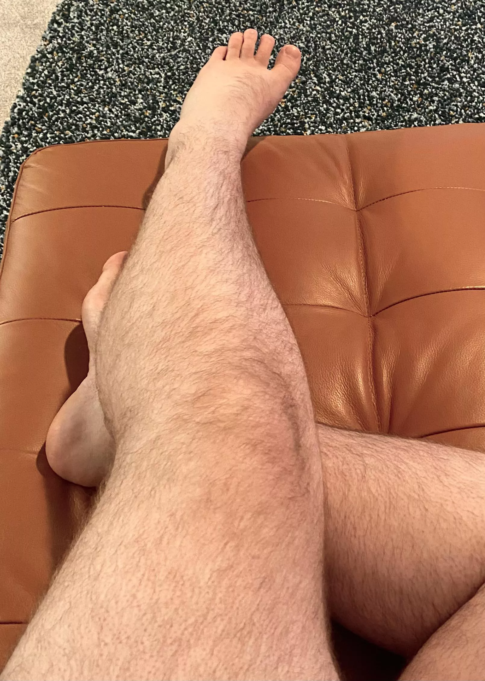 Who likes big boy legs. Needing a rub.