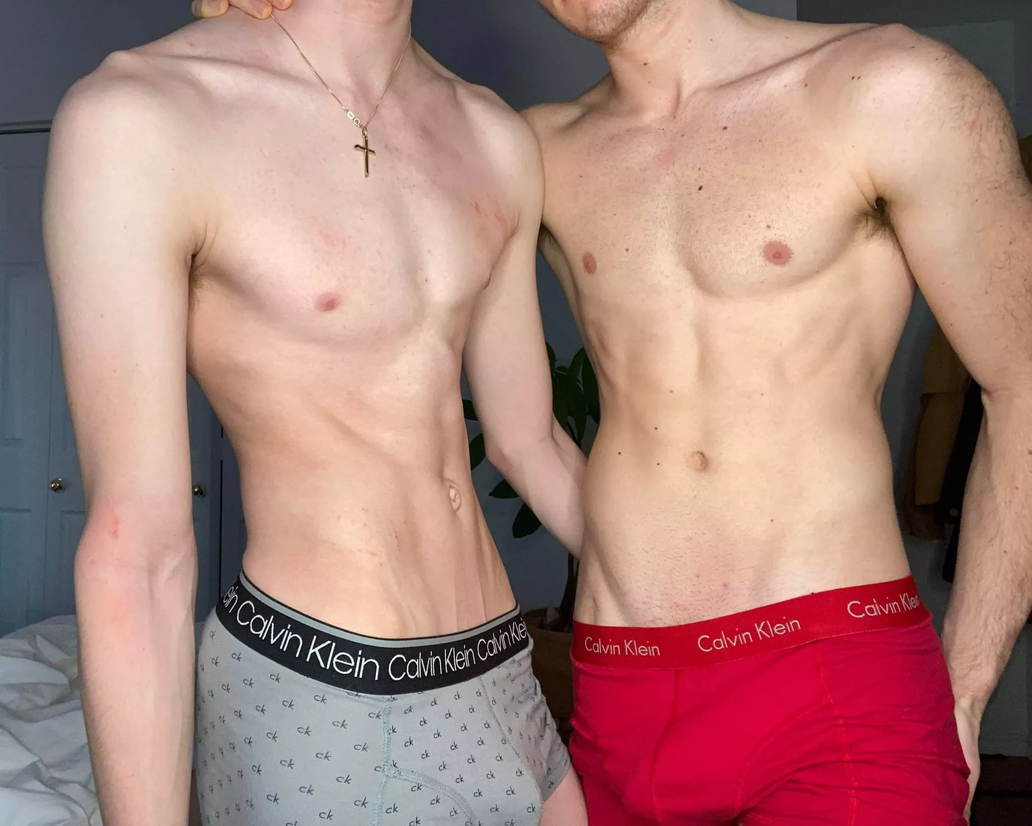 Who likes bulging twinks?