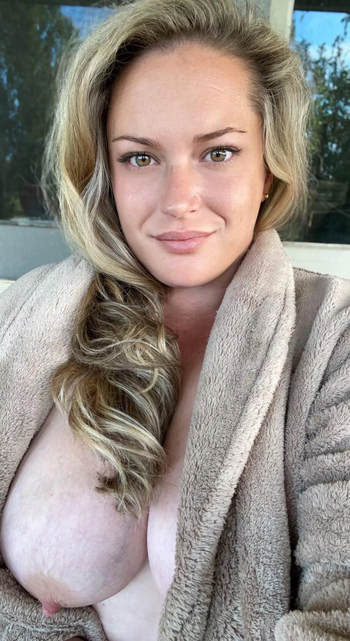 Who likes chubby girls with natural hangers here? 😘 Who likes chubby girls with natural hangers here? 😘