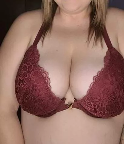 Who likes her new bra? Who likes her new bra?