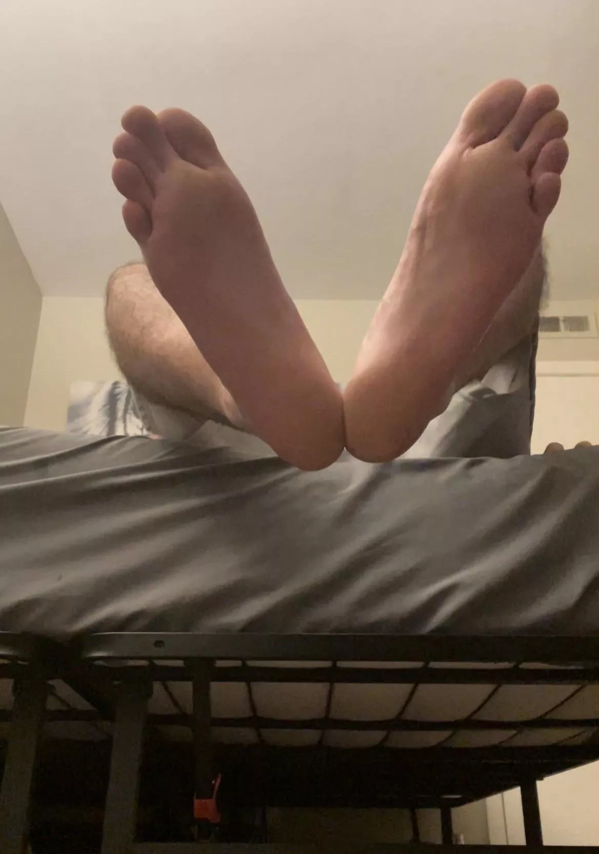 who likes long skinny feet 😈