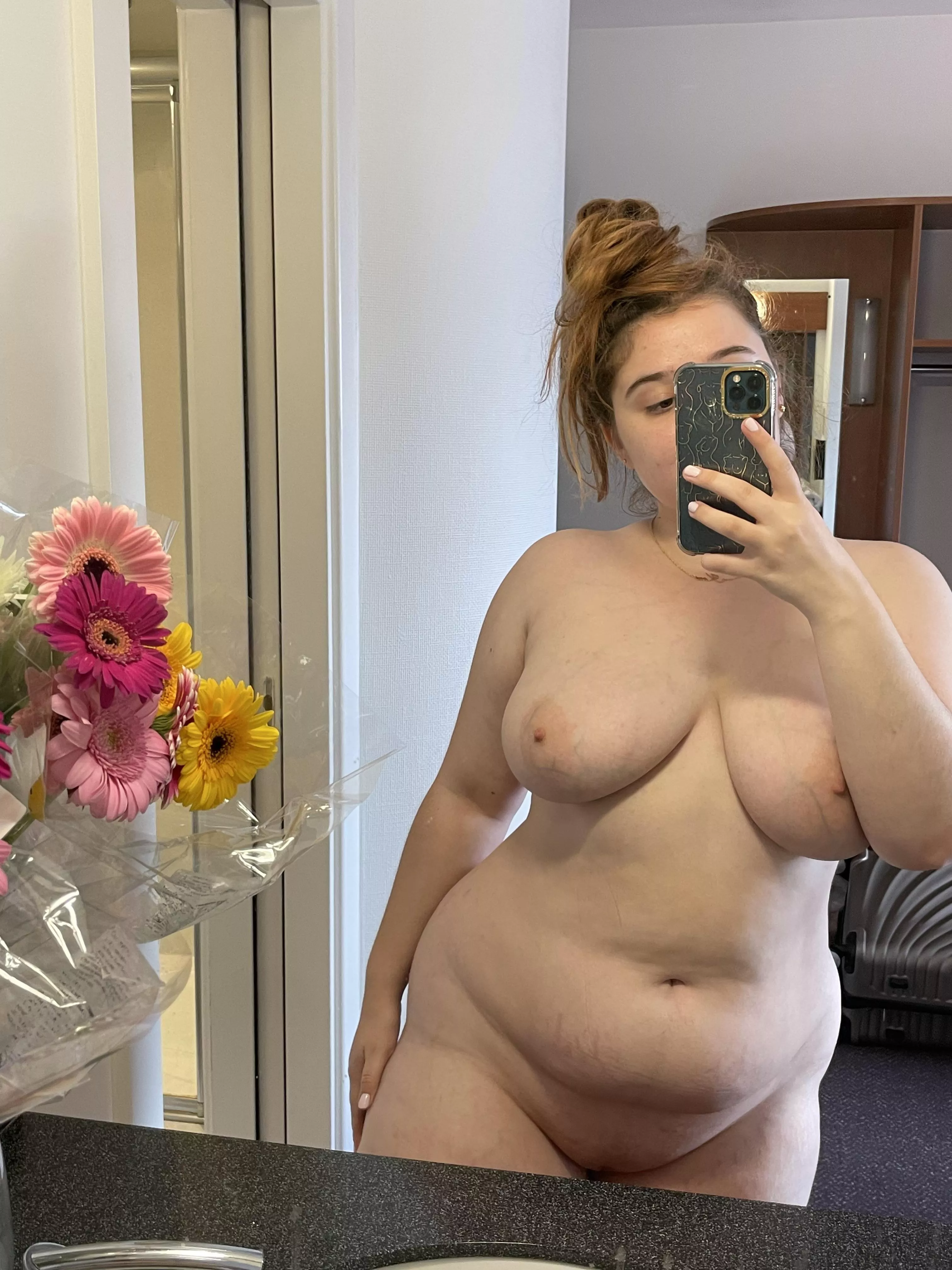 fat girlfriend mirror nudes