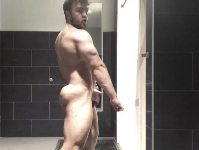 Who likes muscle asses?
