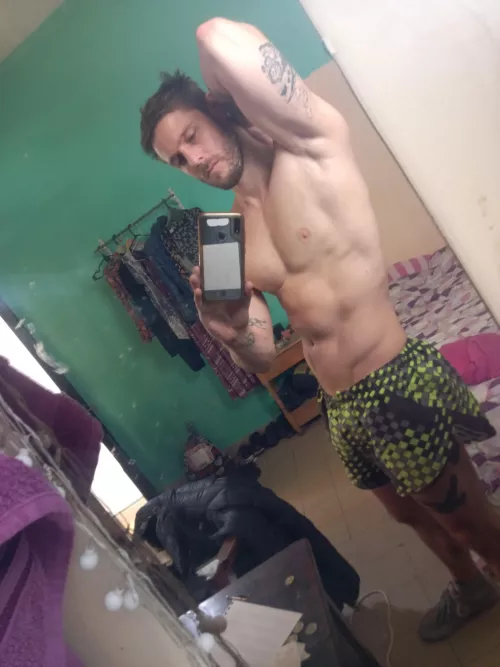 Who likes muscular armpit?