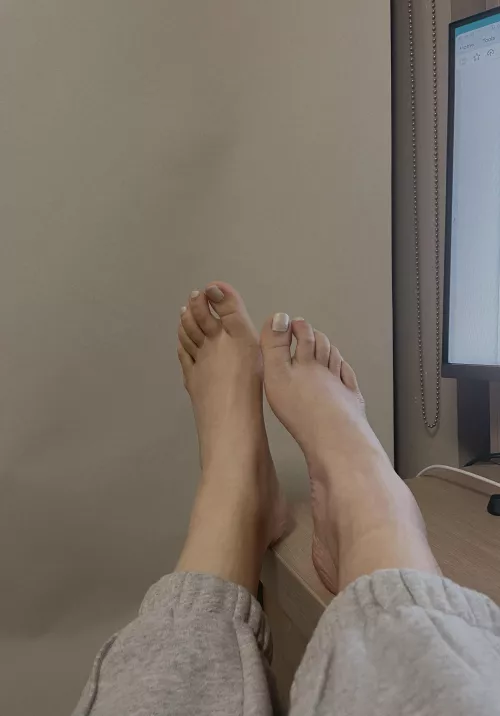 Who likes my Asian feet?😍😫