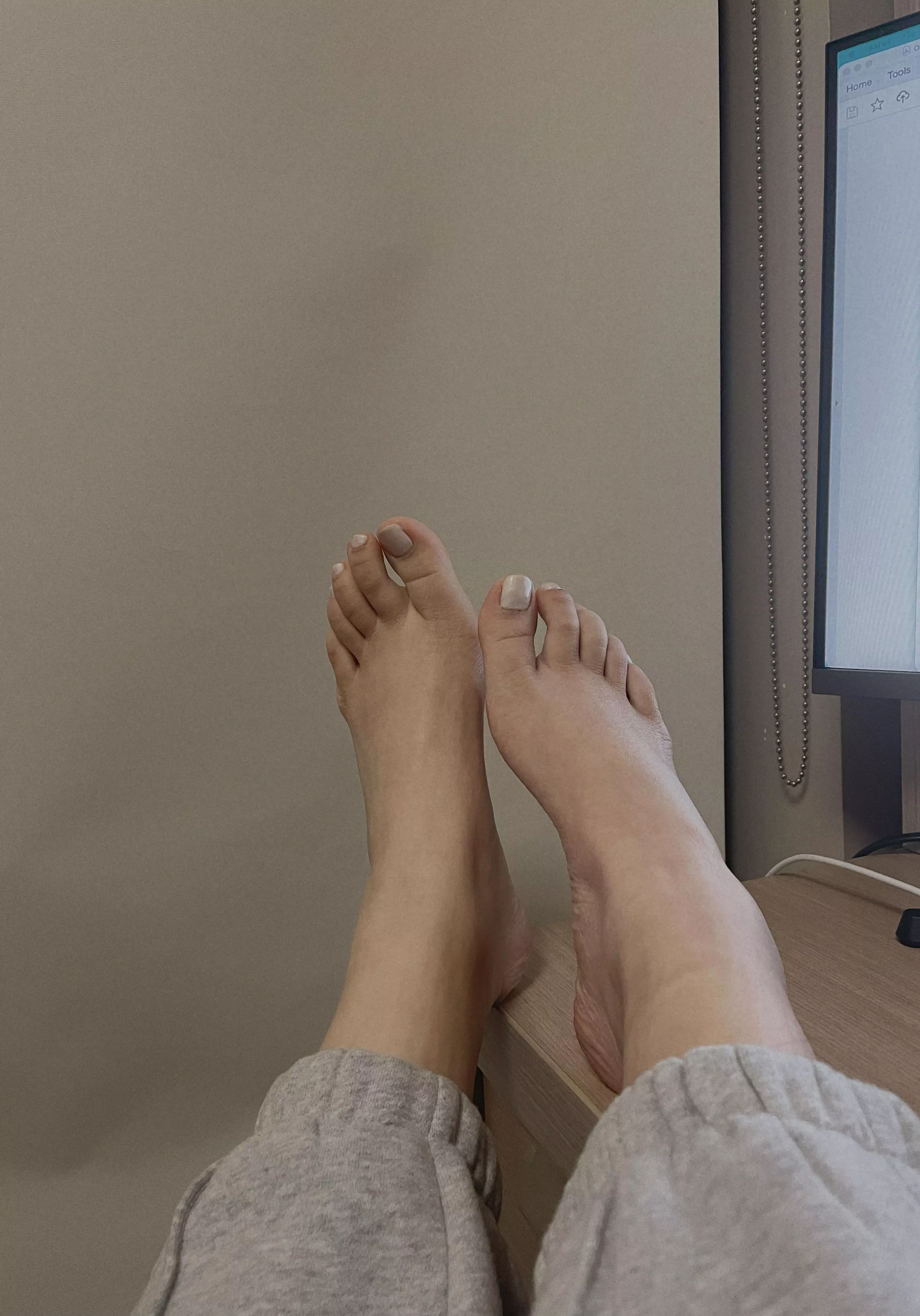 Who likes my Asian feet?😍😫