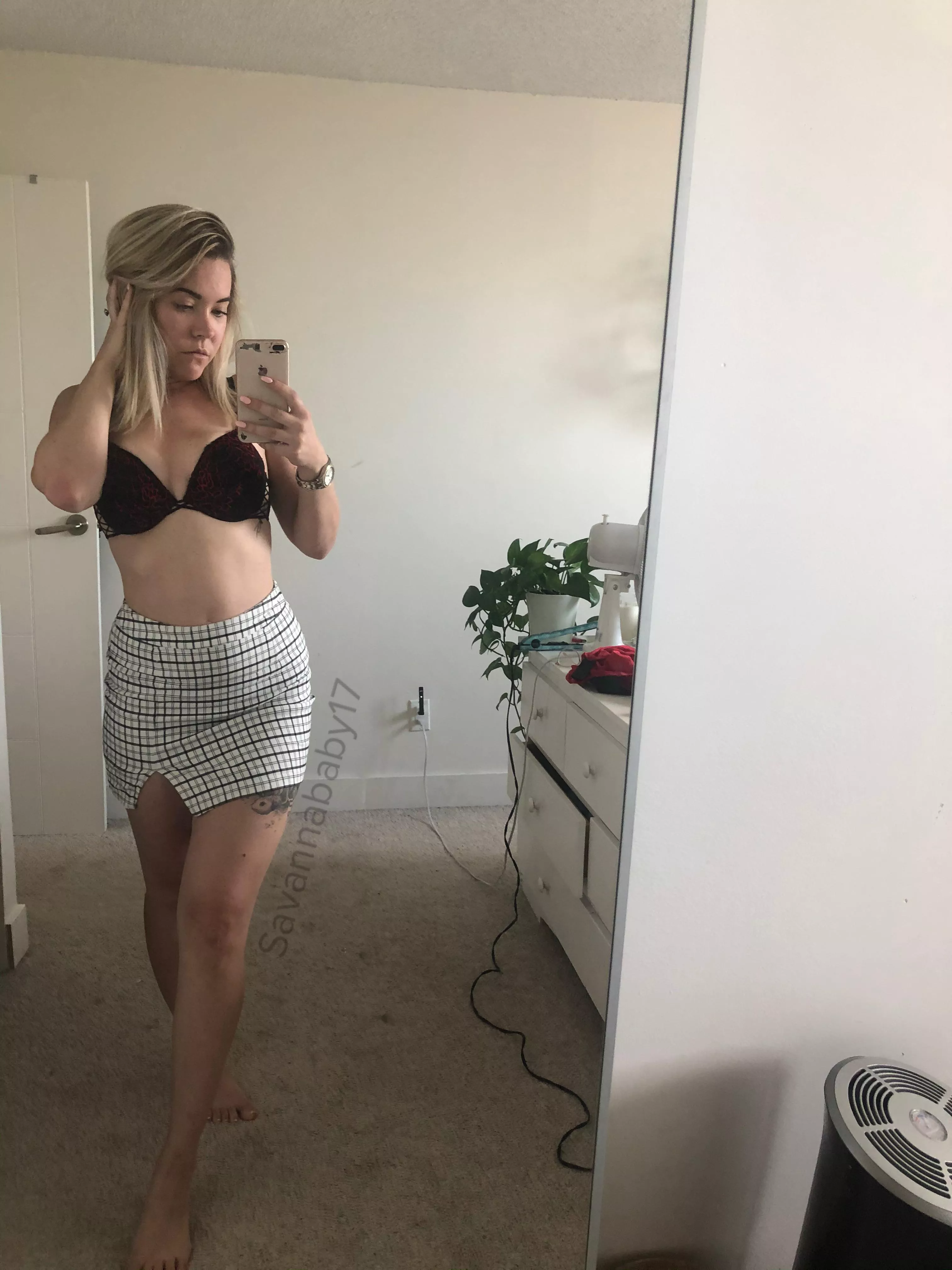 Who likes shirts anyways? Upvote if I should take the bra off as well. 🥵💋