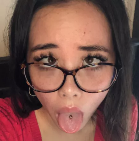 Who likes the glasses :3 Who likes the glasses :3