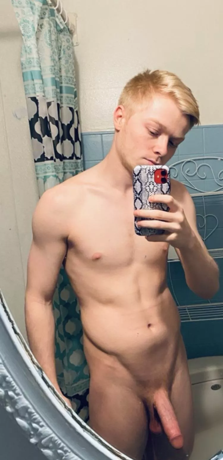 Who likes this hung cock? Who likes this hung cock?