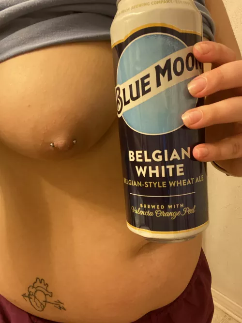 Who likes titties and beer ;) Who likes titties and beer ;)