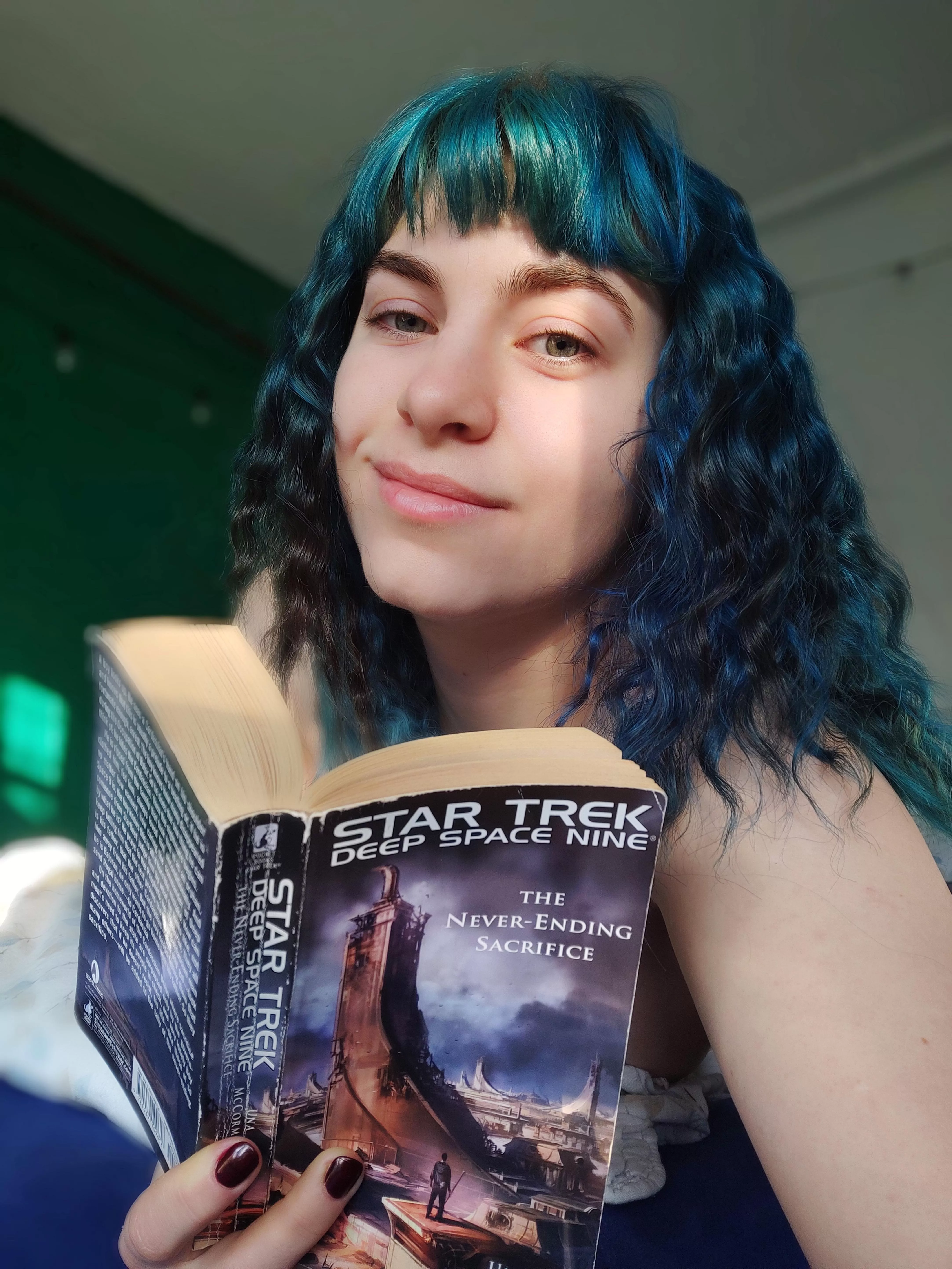 Who likes to read in bed?