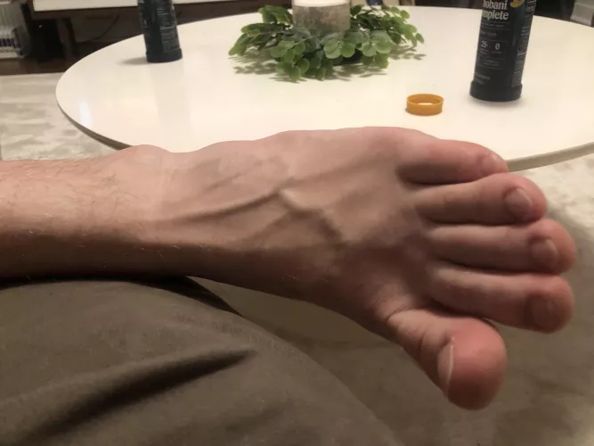 Who lives veiny feet? 😈😈