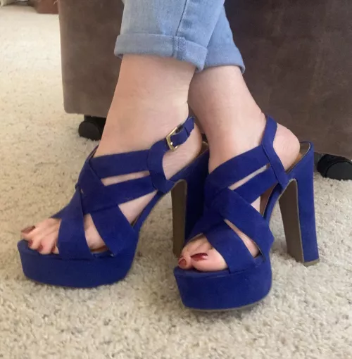 Who loves blue?