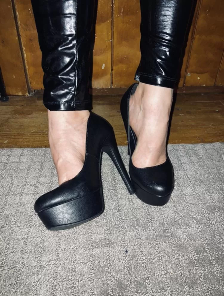 Who loves some black pumps! ❤️ Who loves some black pumps! ❤️