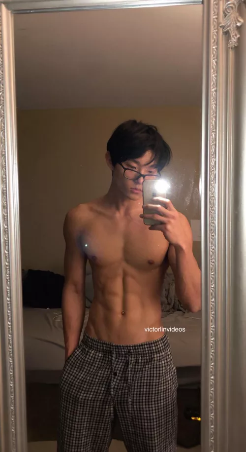 who loves tall skinny korean twinks?