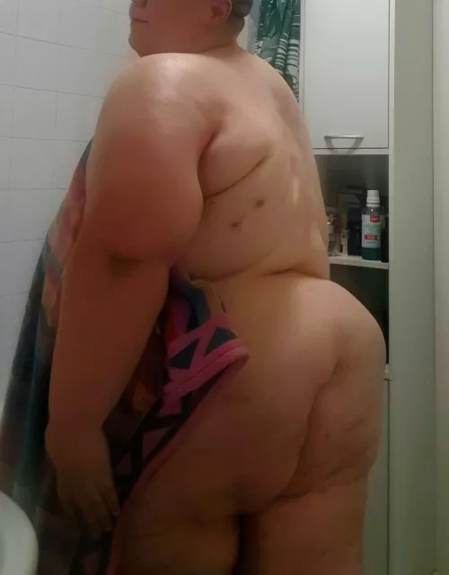 Who loves them some back rolls 😜 I used to hate my back rolls but now I've learned to love them😍 Who loves them some back rolls 😜 I used to hate my back rolls but now I've learned to love them😍