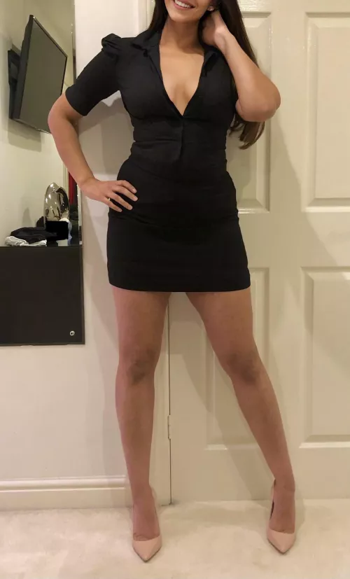 Who said work attire can't be sexy...🖤😘