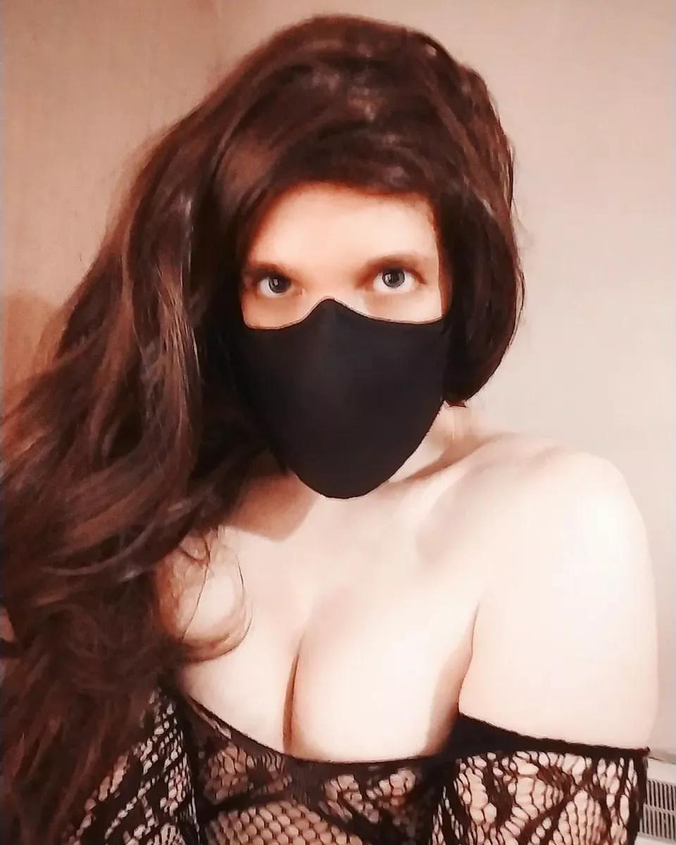 Who says masks can't be sexy as well as safe? Because that's what you're all looking at right... 🍈🍈😉😷💋