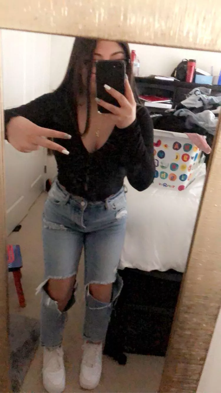 Who wanna see her little ass naked😍 Who wanna see her little ass naked😍