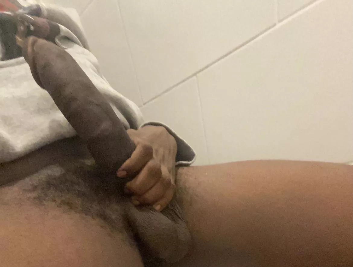 Who want this long hard bbc? 😏 Who want this long hard bbc? 😏