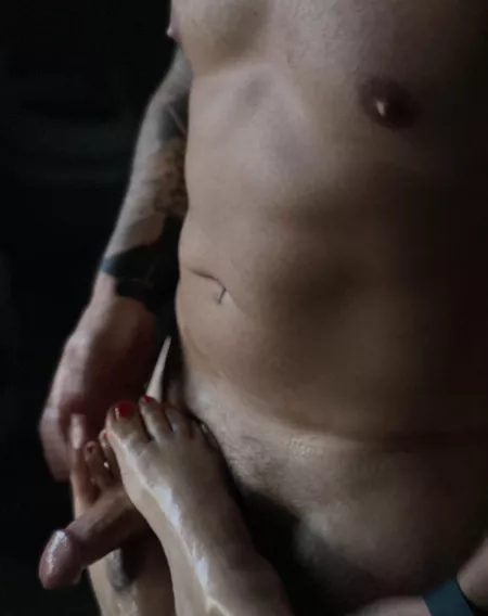 π¦π¦ Who wants a slippery mid day foot job ?π¦Άπ»π