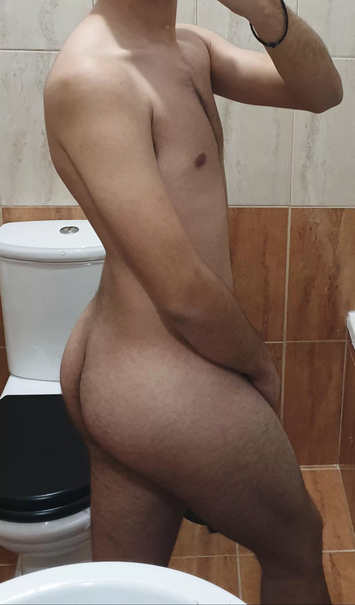 Who wants it?🍑💦🤤