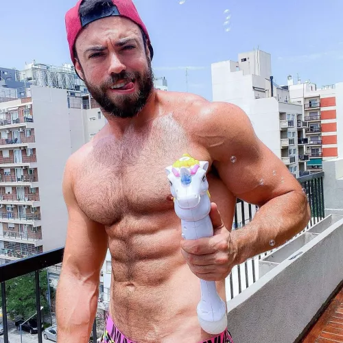 Who wants the horn? Dms open!