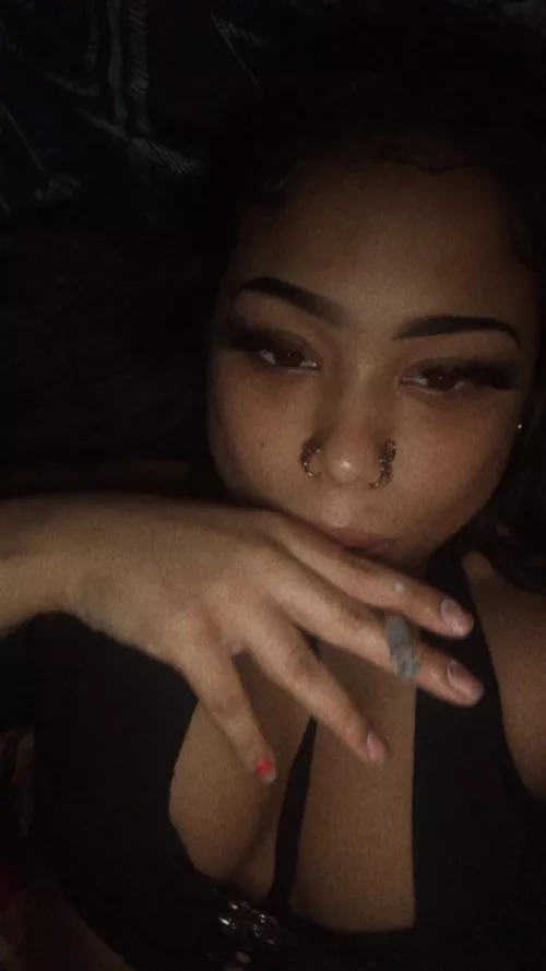 Who wants to be my ashtray π¬π¨