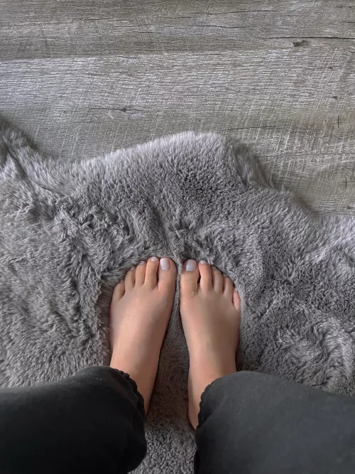 Who wants to be my feet valentine? ๐๐
