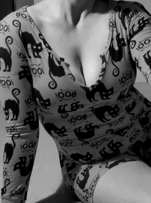 Who wants to be my Halloween snuggle date? Who wants to be my Halloween snuggle date?