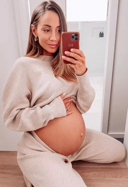 Who wants to breed mama again and keep me preggo? Who wants to breed mama again and keep me preggo?