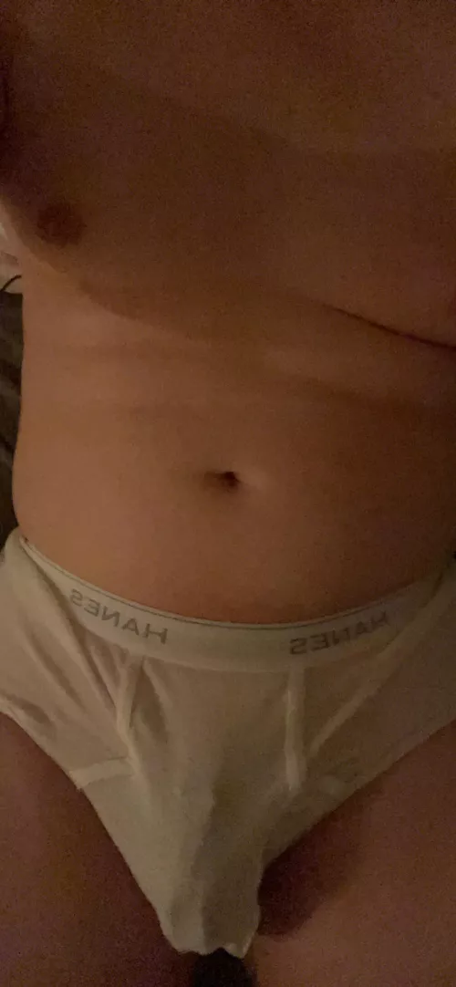 Who wants to chat? Iβm super submissive. DM me or kik