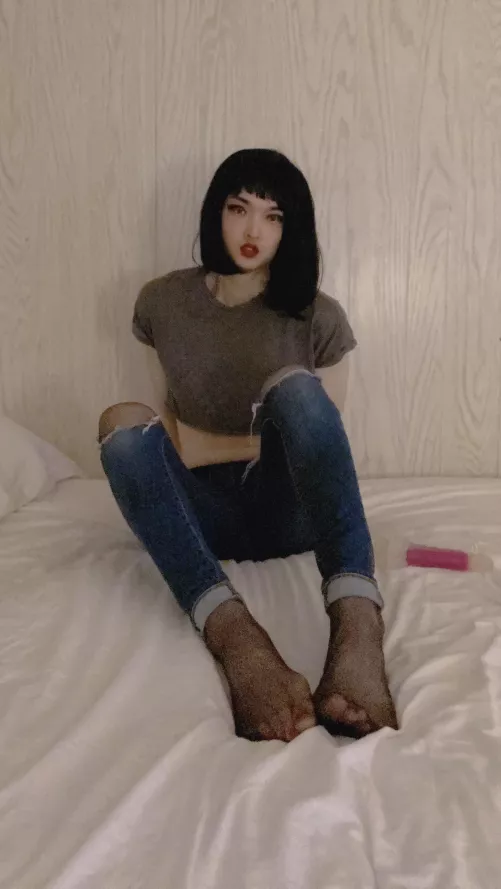 Who wants to cum on my nylons? π¦