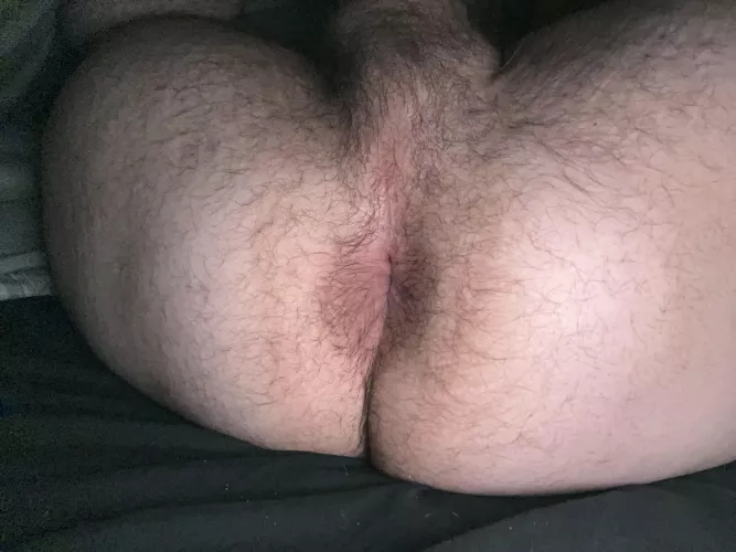 Who wants to eat my hairy hole and pound it??😈😩