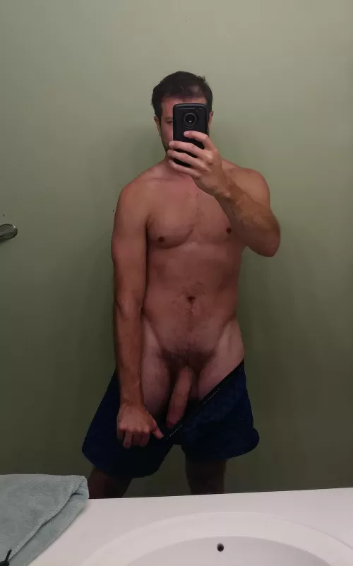 Who wants to feel daddy’s 35 year old cock ;)