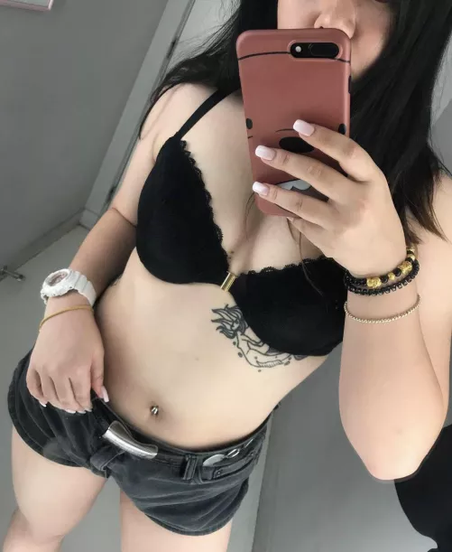who wants to fuck me in the changing room?