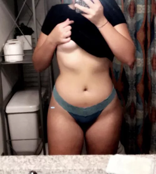 who wants to fuck my tiny curvy body π¦ who wants to fuck my tiny curvy body π¦