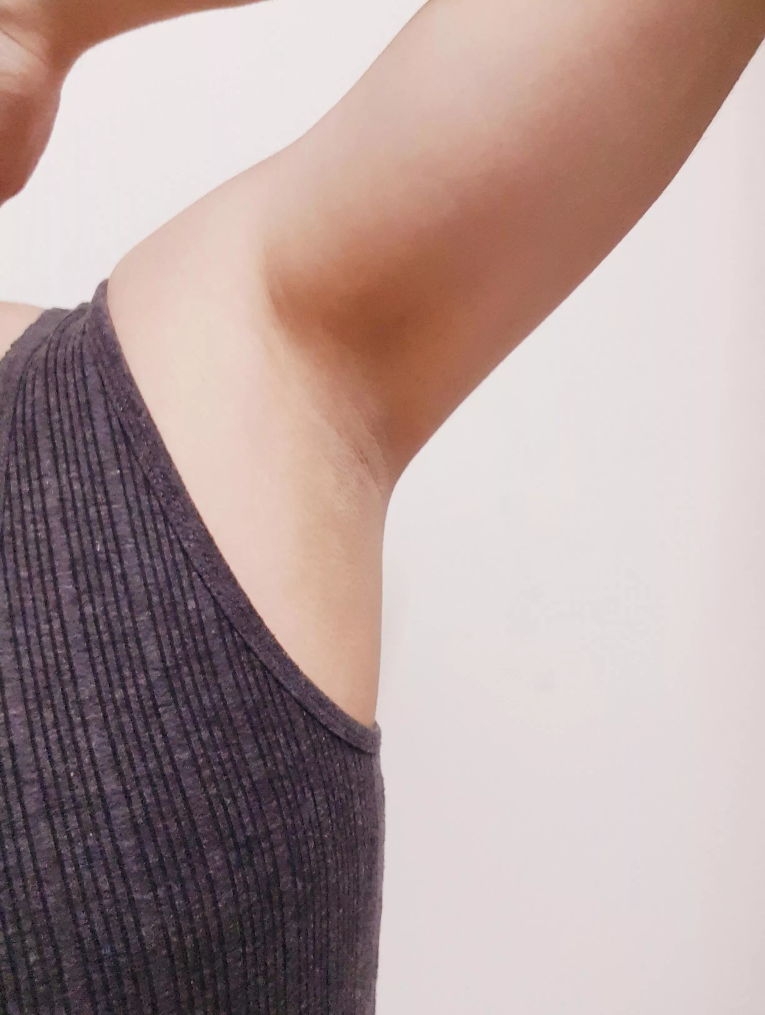 Who wants to get a taste of my soft girly armpits 👅😋🥞