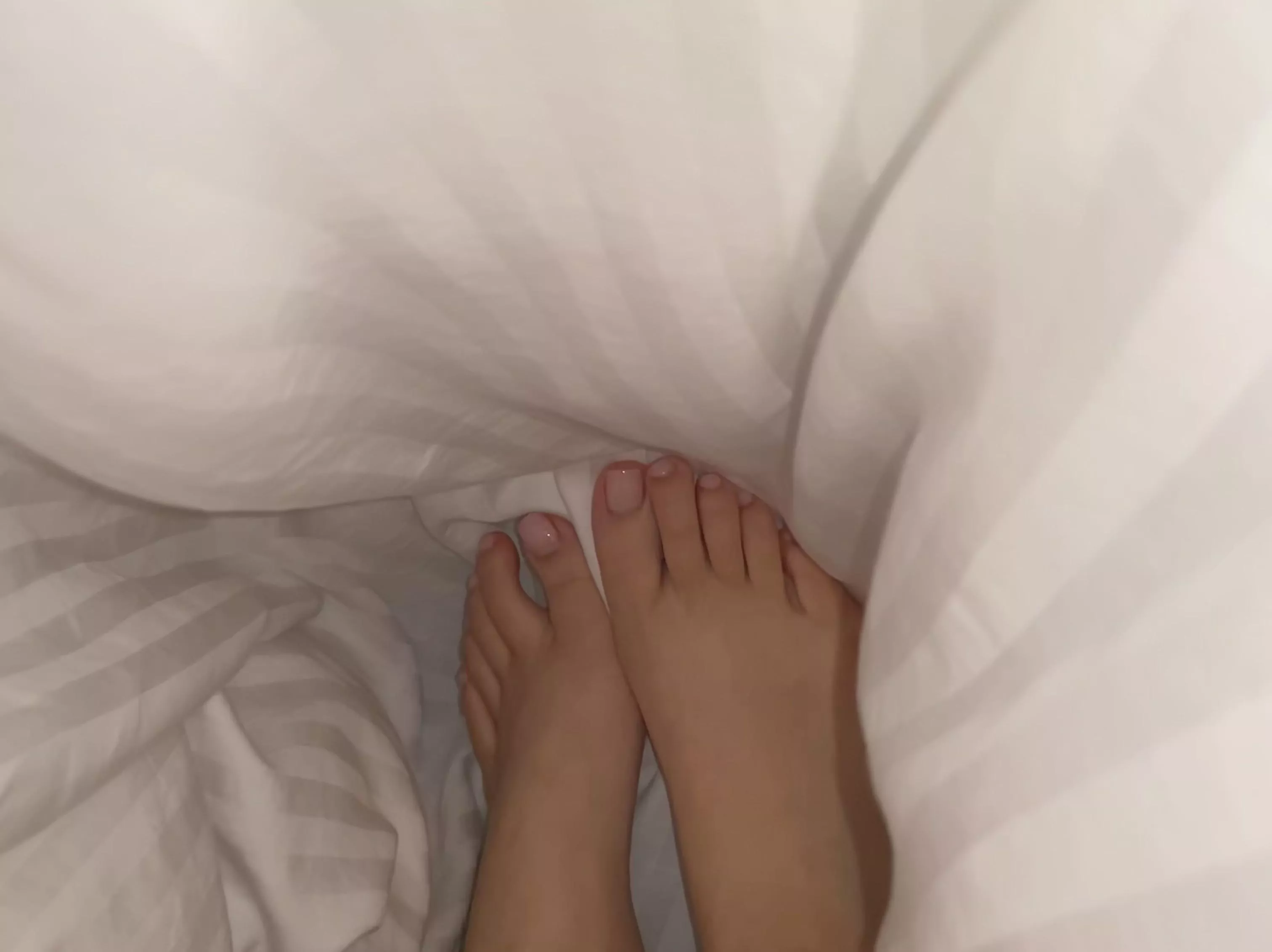 who wants to get in bed with me?🙈😝