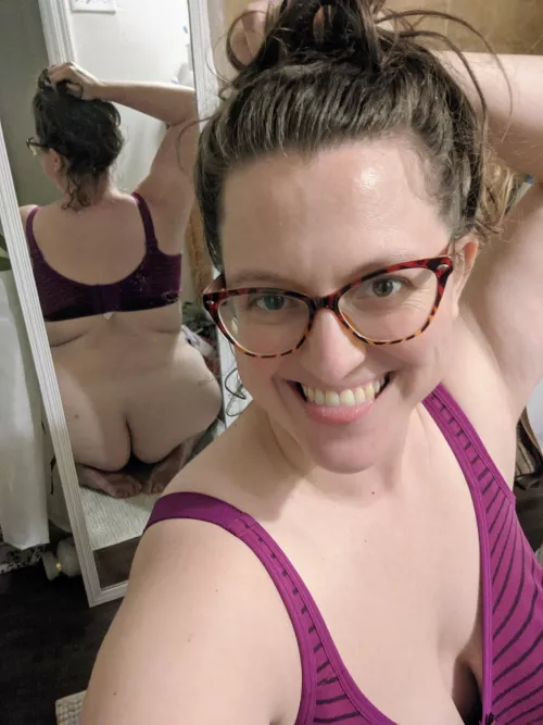 Who wants to give this cutie and her booty some attention? π Who wants to give this cutie and her booty some attention? π