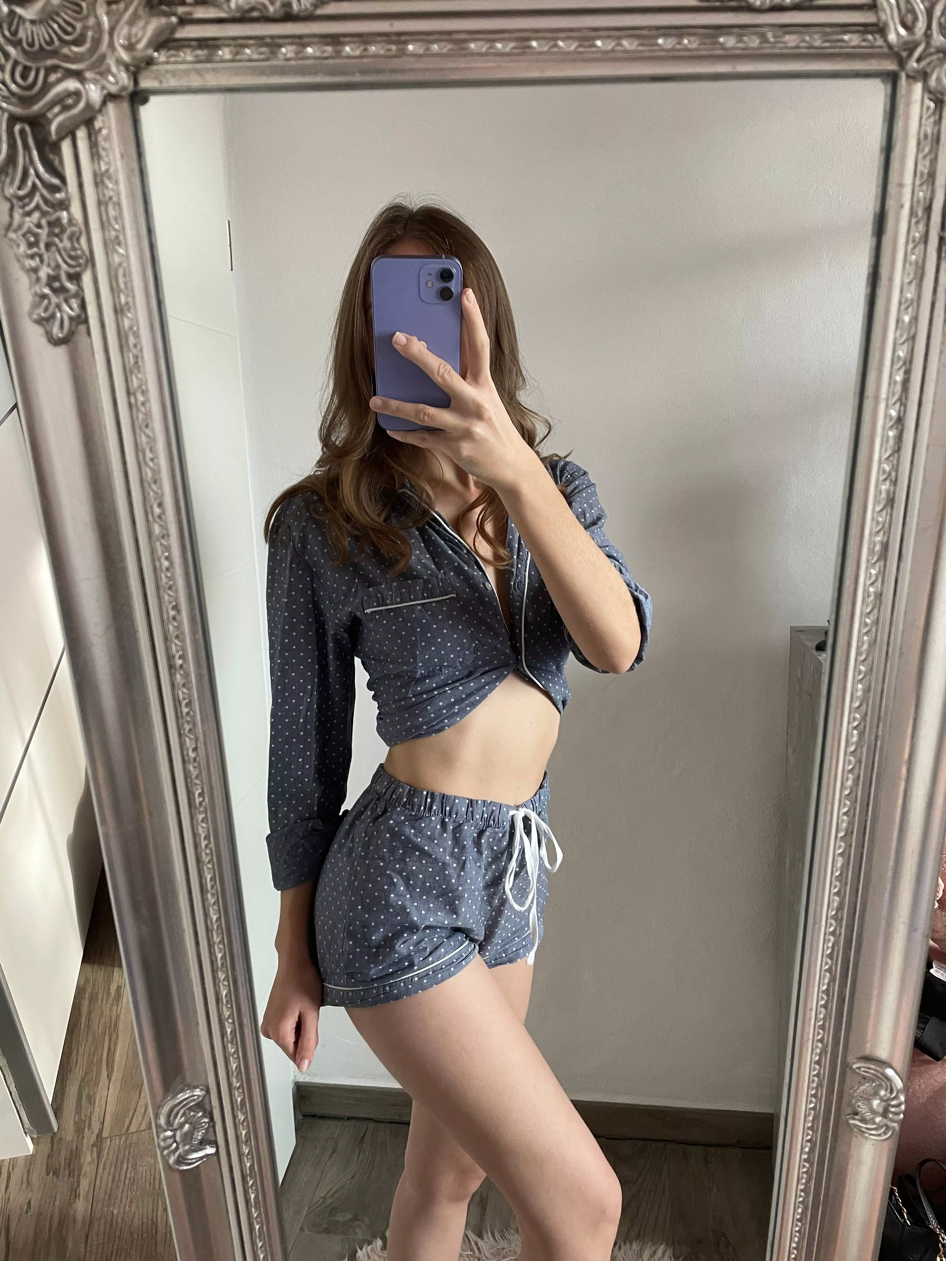 who wants to go to bed with me? 😇