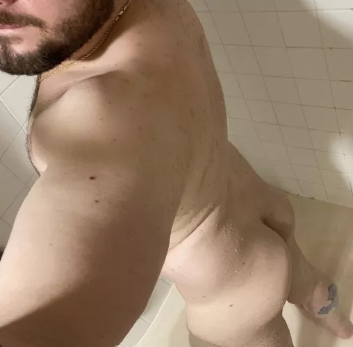 Who wants to help get my back? 🧼