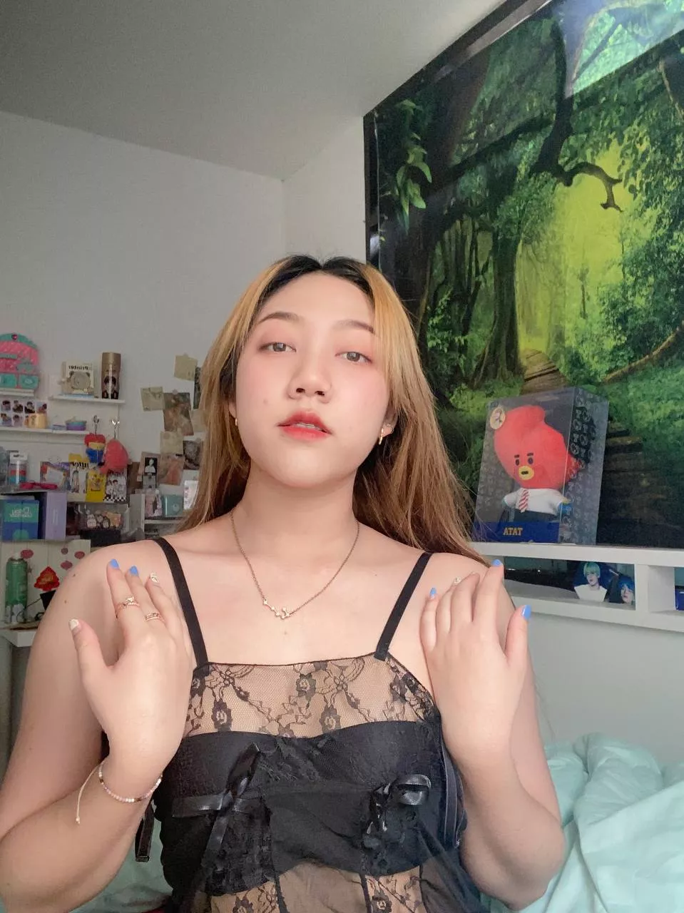 who wants to help me take this off ? 👅😏