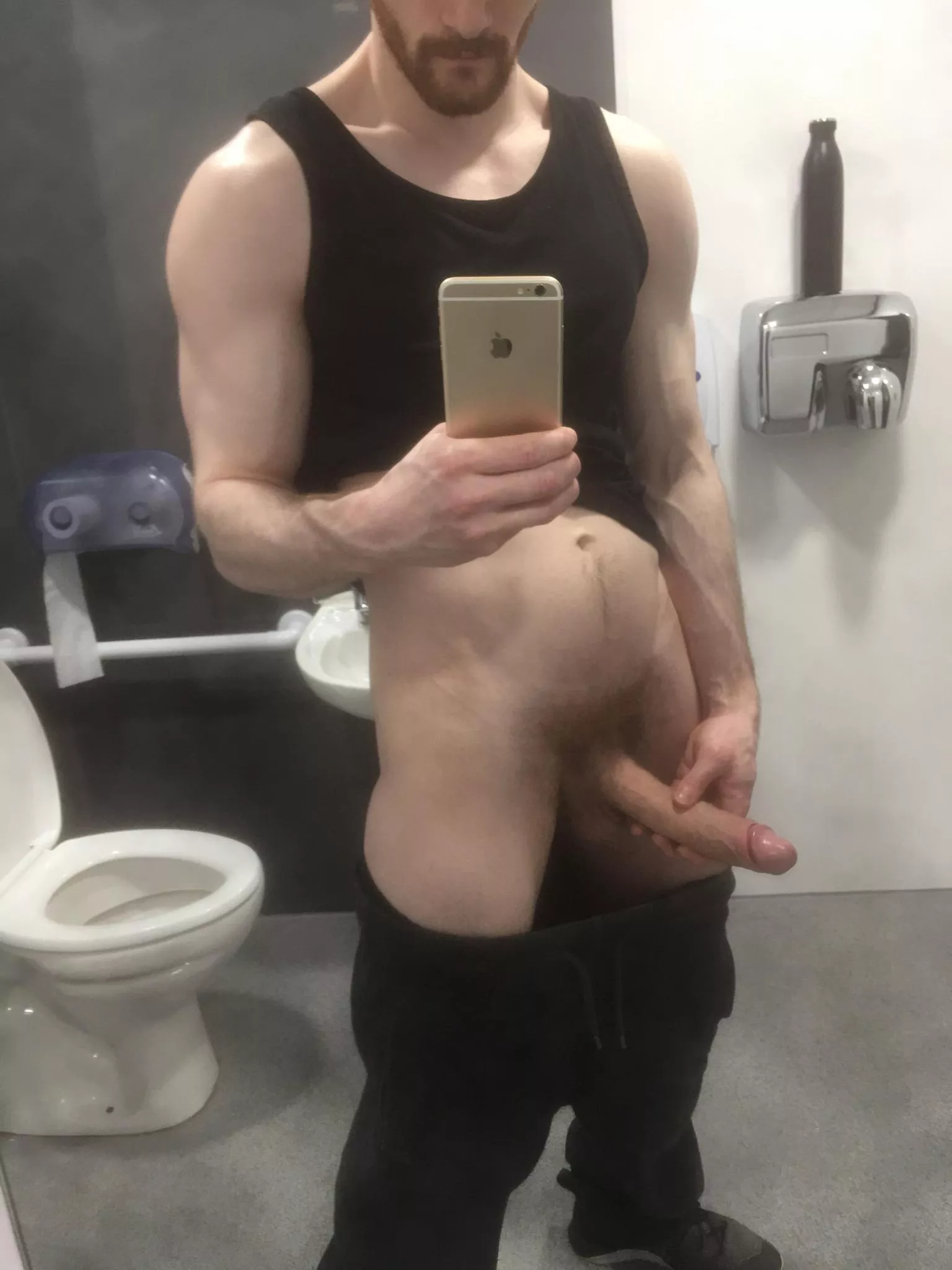 Who wants to join me for a private workout at the gym 🍆 ;)