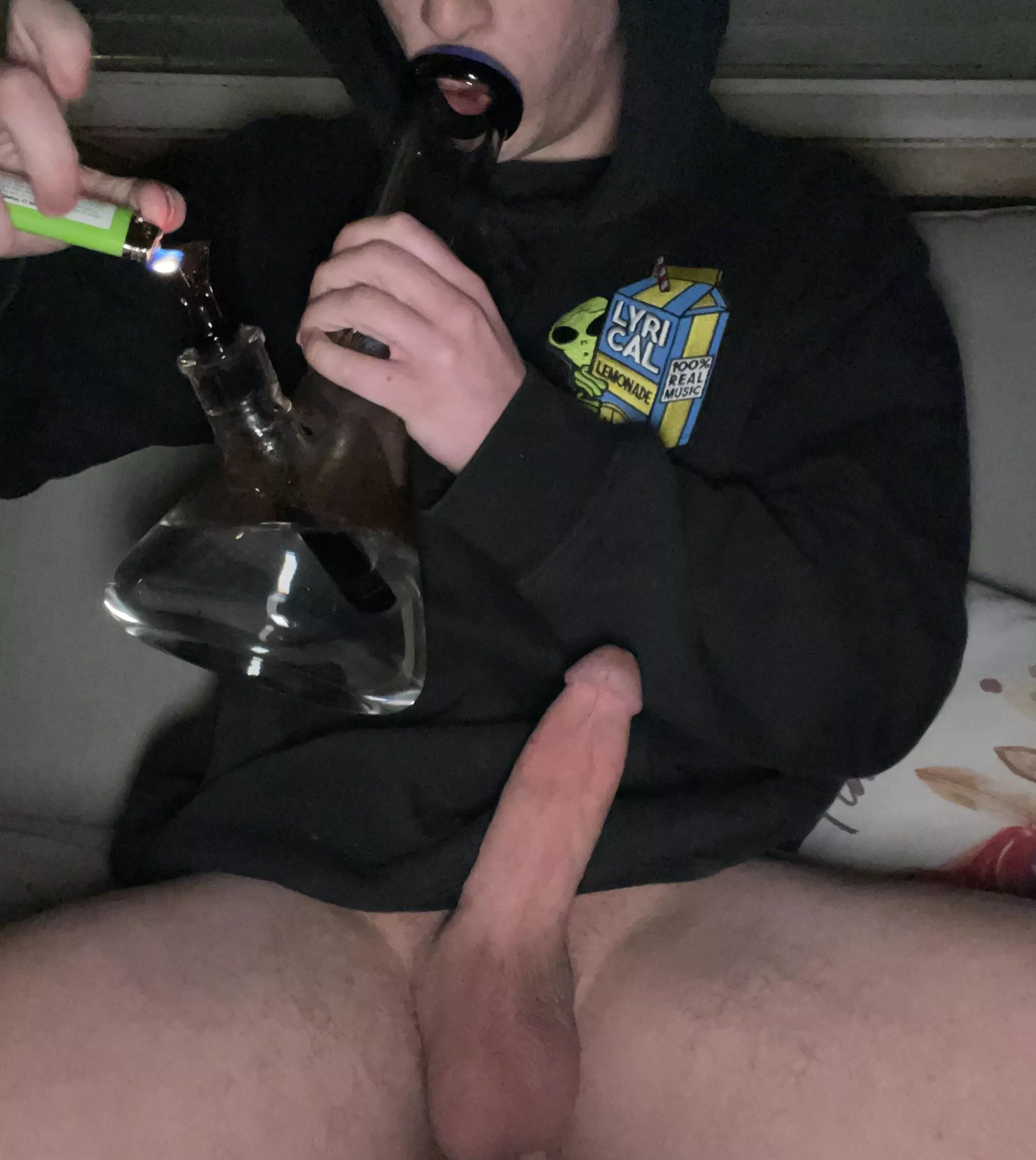 Who wants to join me for a smoke and fuck sesh? 😈🍃