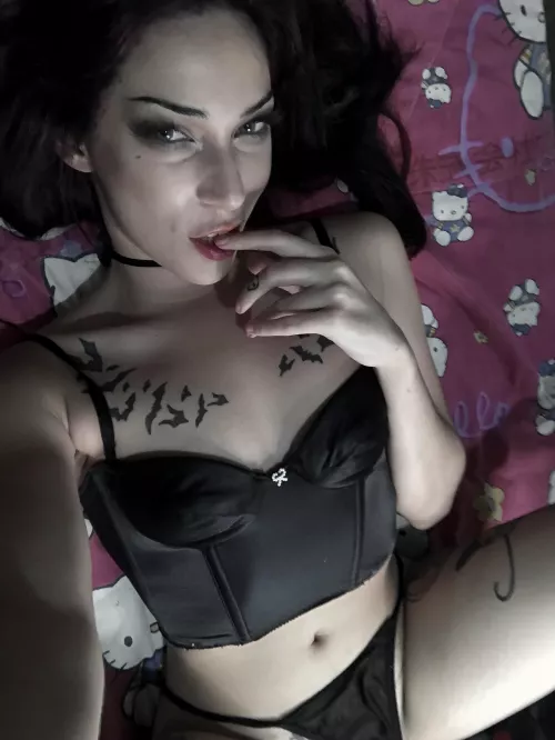 Who wants to lay by my side? I just need to put Deftones and let myself flow with yours