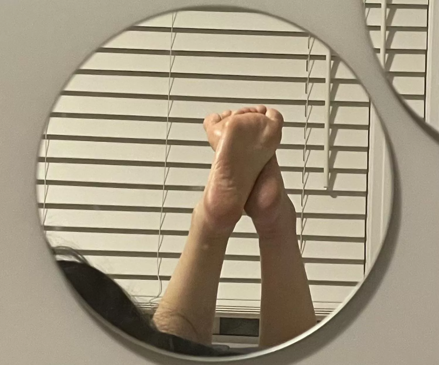 who wants to lick my sweaty feet? 😋🤤