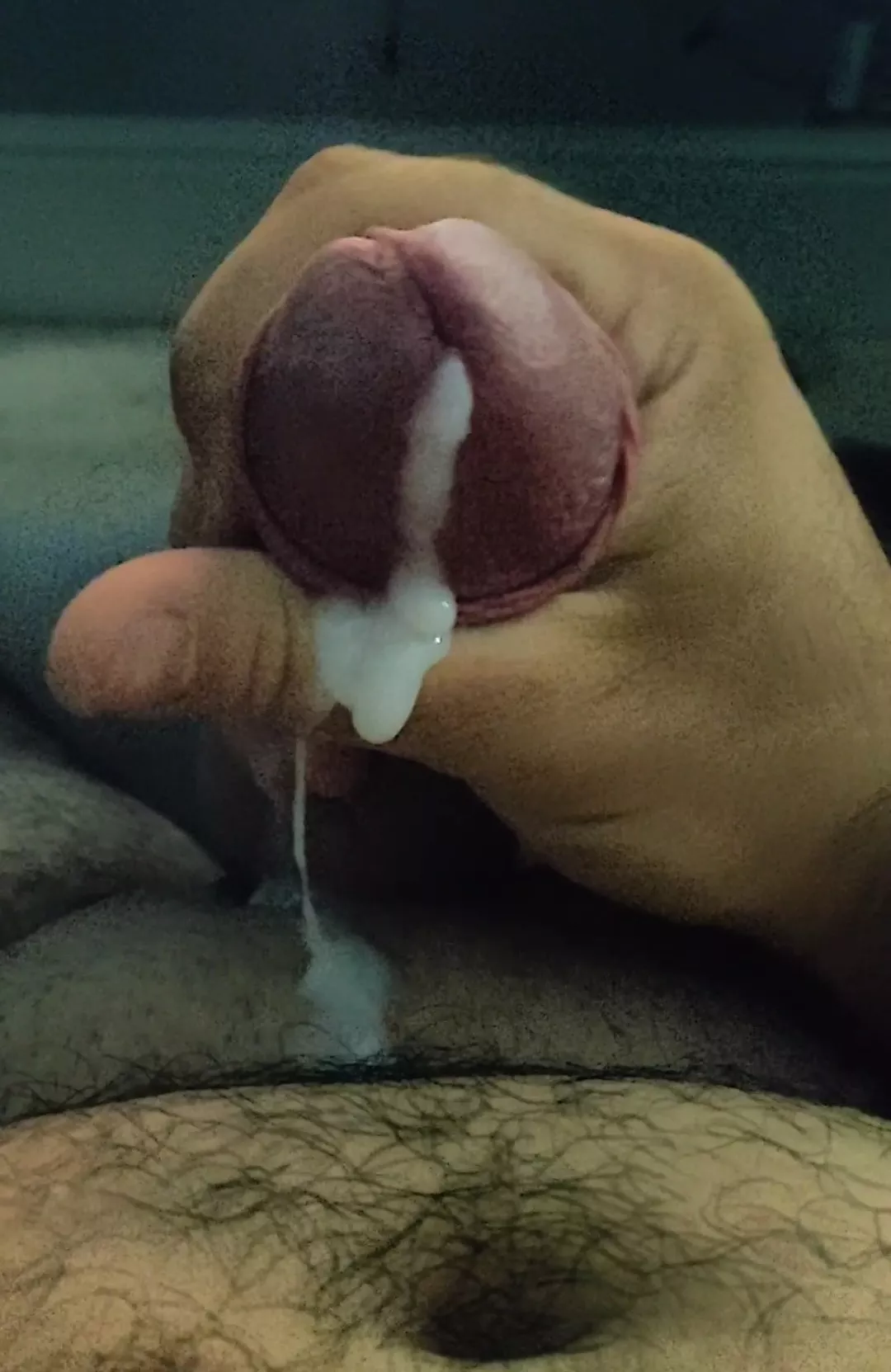 Who wants to lick this cum fresh out of my dick off my hairy belly? 😈😋
