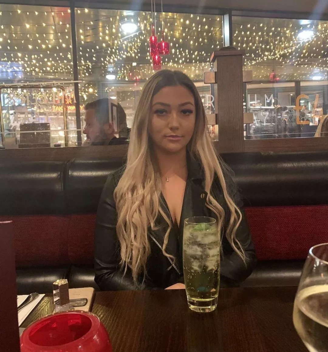 Who wants to meet her ? Who wants to meet her ?