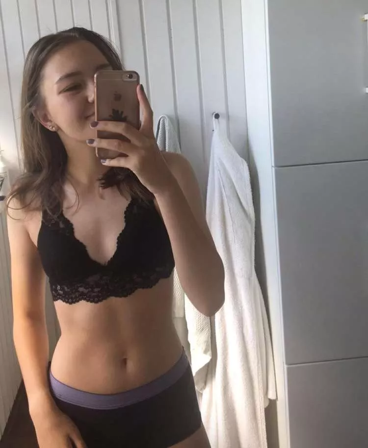 Who wants to peek the tip of their unprotected penis into my womb? ❤️❤️💕